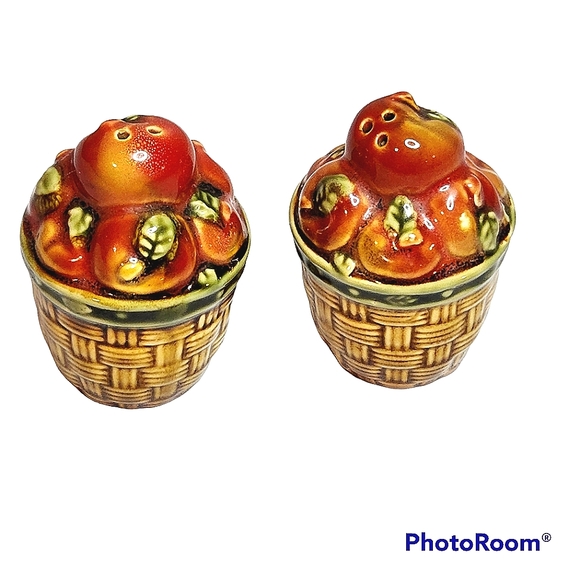 VTG Apple Salt & Pepper Basket Fall Harvest - Picture 4 of 5